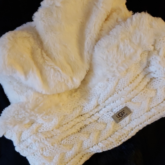 UGG HAT AND INFINITY SCARF SET NEW - Picture 3 of 5